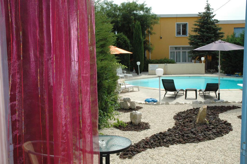Hotel Logis La Cremaillere Montélimar Esterno foto