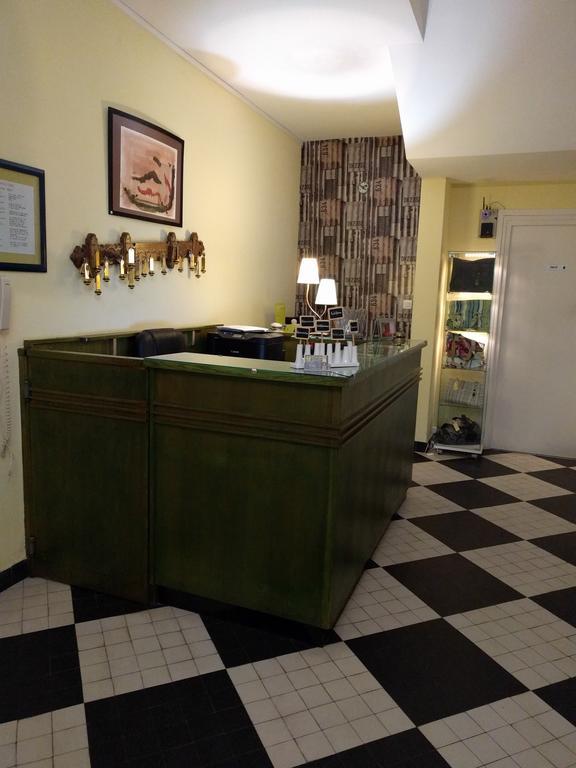 Hotel Logis La Cremaillere Montélimar Esterno foto